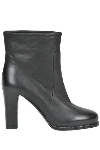 Roberto Del Carlo Leather ankle boots - Buy online on Glamest Fashion  Outlet  | Online Designer Fashion Outlet